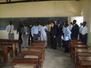 Duputy Ambassador visiting classroom