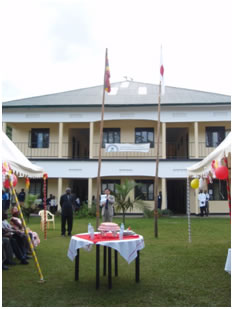 Speech in front of the hospital