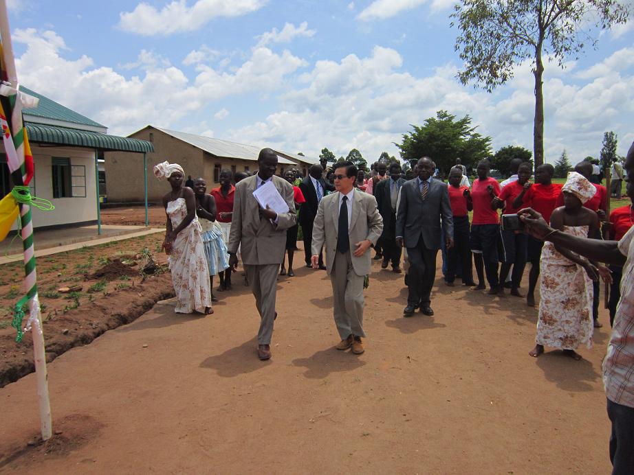 Ambassador inspecting the girl’s dormitory 