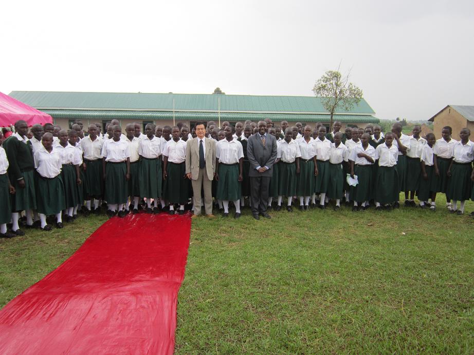 Memorial photo with the students