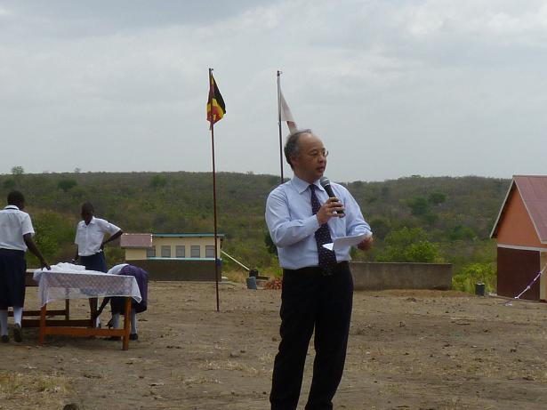 Counselor Yamazaki addressing