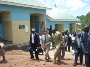 Ambassador inspecting Hapuuyo Primary School