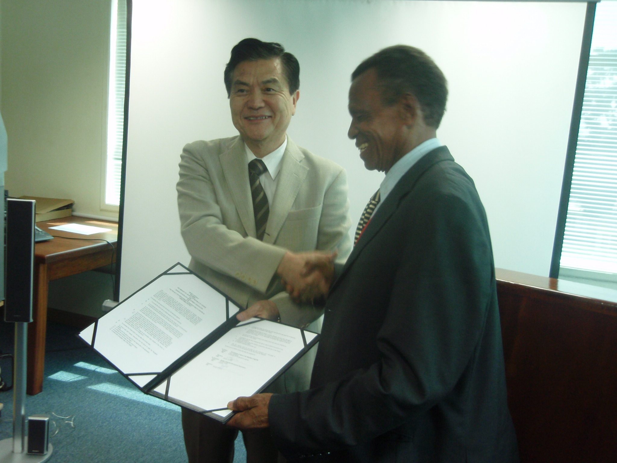 The handing over of the grant contract