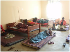 Mothers in congested ward